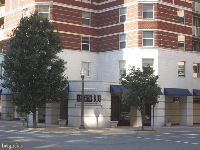 880 N Pollard St Unit 704