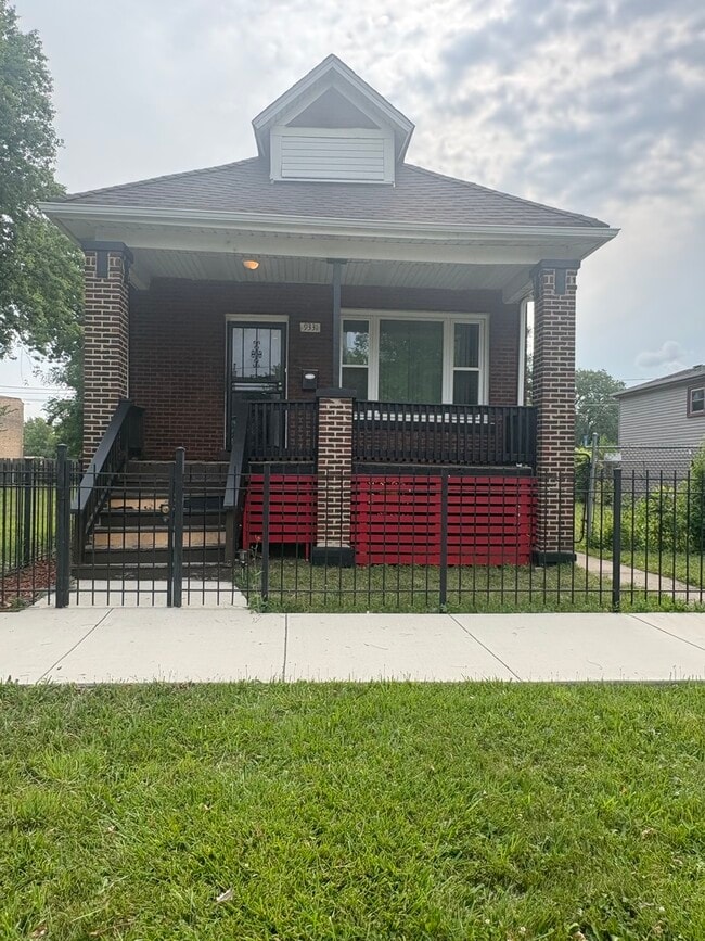 Building Photo - 9331 S Evans Ave