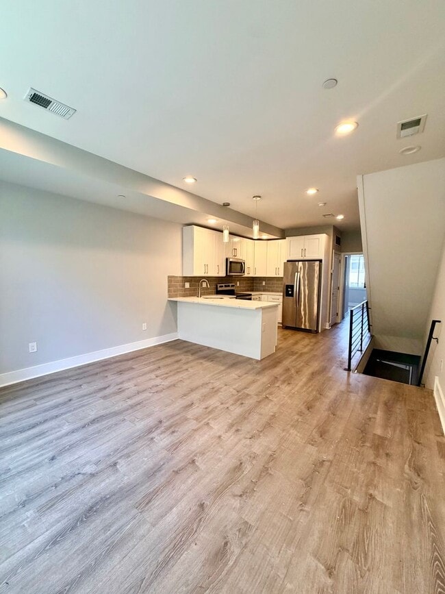 Building Photo - 1302 N Marshall St Unit 2