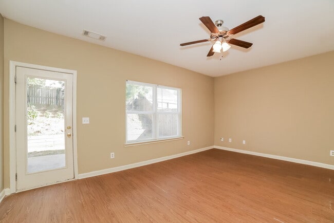 Photo - 498 Highland Falls Dr