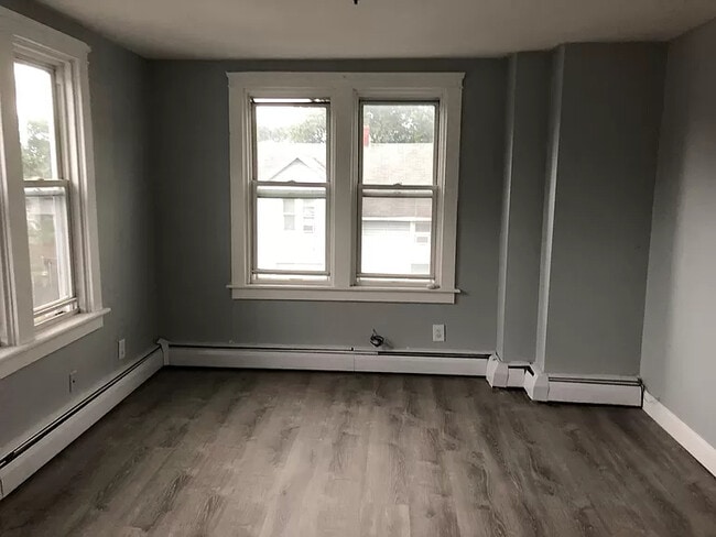 Building Photo - 635 Fall River Ave Rental
