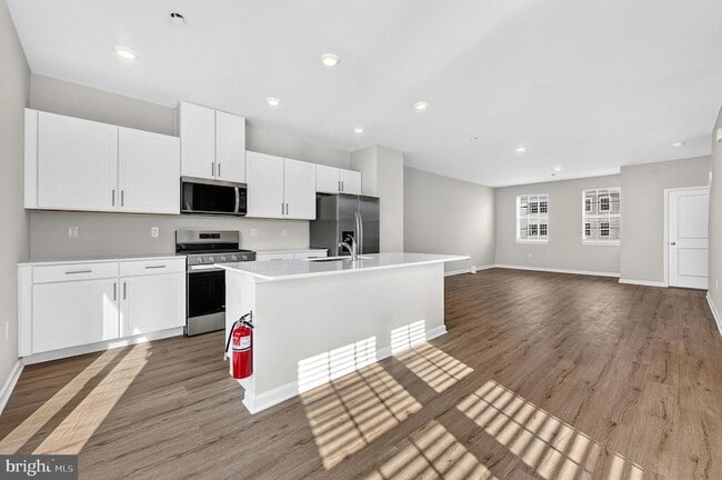 120 Essex Dr