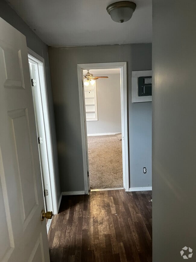 Building Photo - 1425 Silver Dr Rental