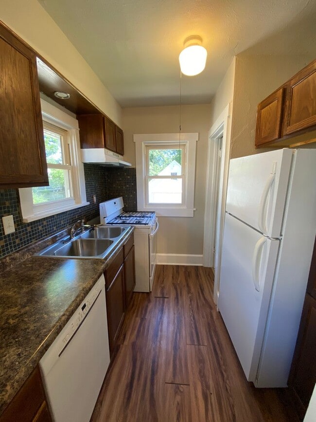 Photo - Updated 2 Bedroom 1.5 Bath Near Grandview ...
