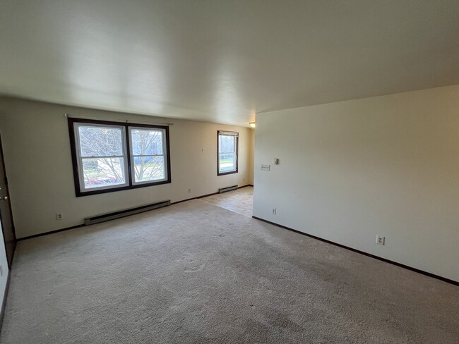 Living Room - 2412 Camelot Blvd Apartments Unit 201