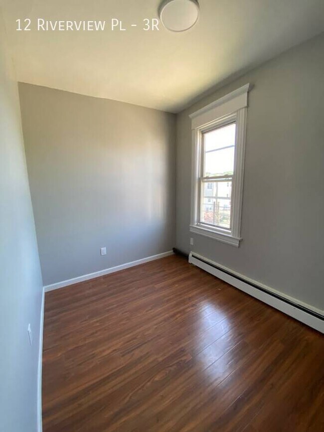 Building Photo - 12 Riverview Pl Unit 3R