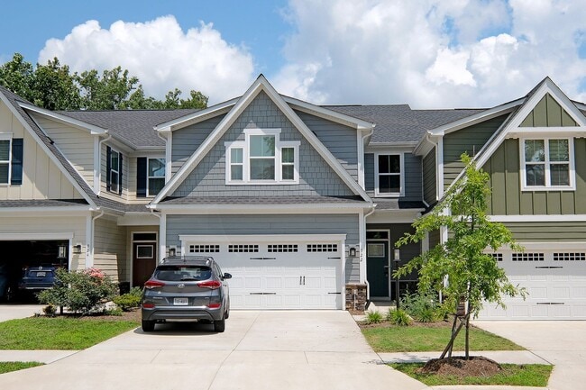 Berkmar Overlook Townhome With First Floor... - Berkmar Overlook Townhome With First Floor...