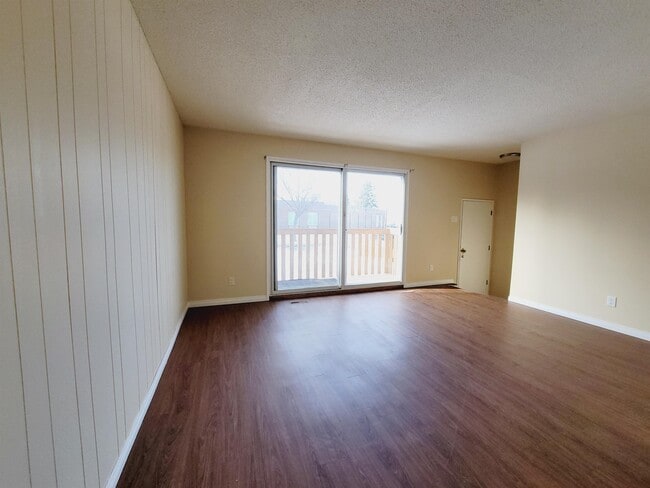 Photo - 10531-10154 154 St