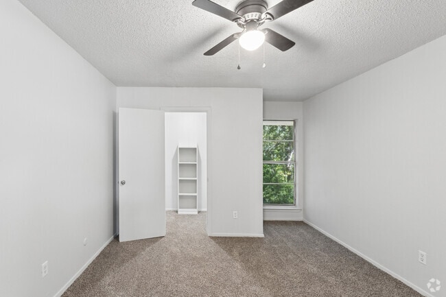 2BR, 1BA - 905SF - B1 - Primary Bedroom