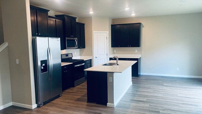 Photo - 5 Bedrooms and an Office Space!