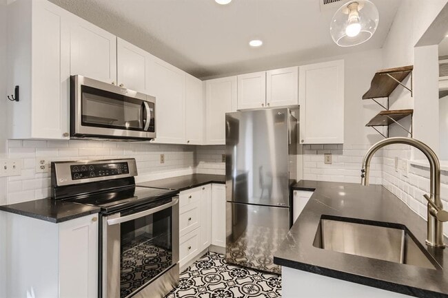 Photo - 1015 E Yager Ln Unidad 141