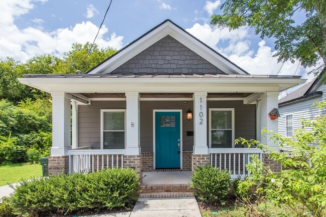 Building Photo - Stunning 3BD, 2.5BA Downtown Raleigh Home with a Fenced Yard
