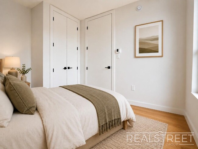 Two Bed Two Bath with Balcony!