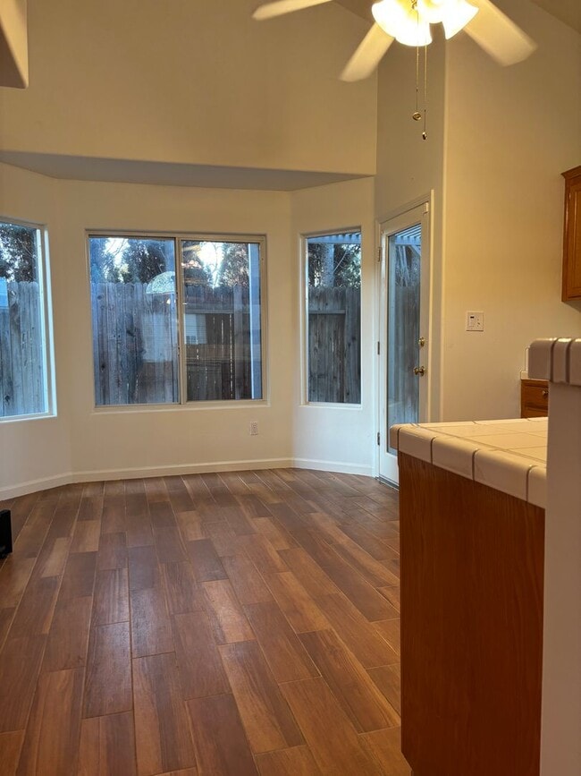 Photo - 3625 Bernard St