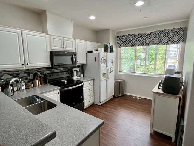 Kitchen - 13940 SW Scholls Ferry Rd