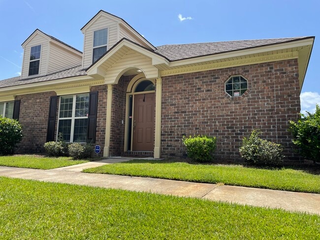 Front Entrance - 305 Morgan Pines Dr