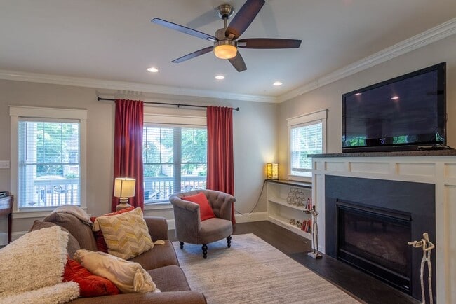 Photo - Great cottage house just off Ellington Pkwy-close to downtown!