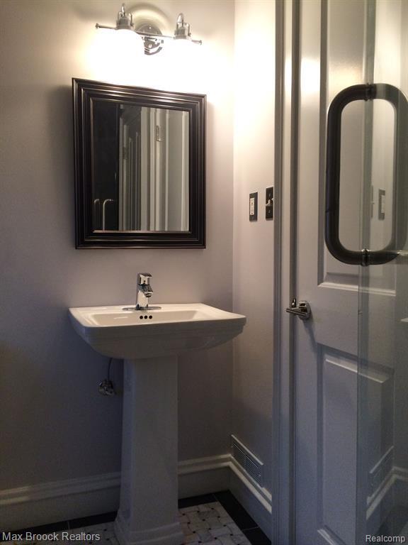 Photo - 115 E Lincoln St