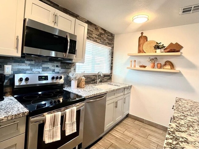 Photo - 1632 E Harvard St