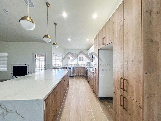 Photo - 1966 E Belmont Dr