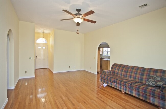 Photo - 304 Old Forge Dr