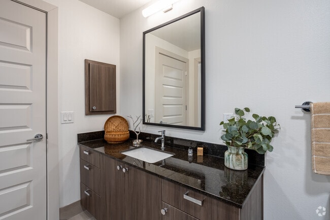 1BR, 1BA - 746SF