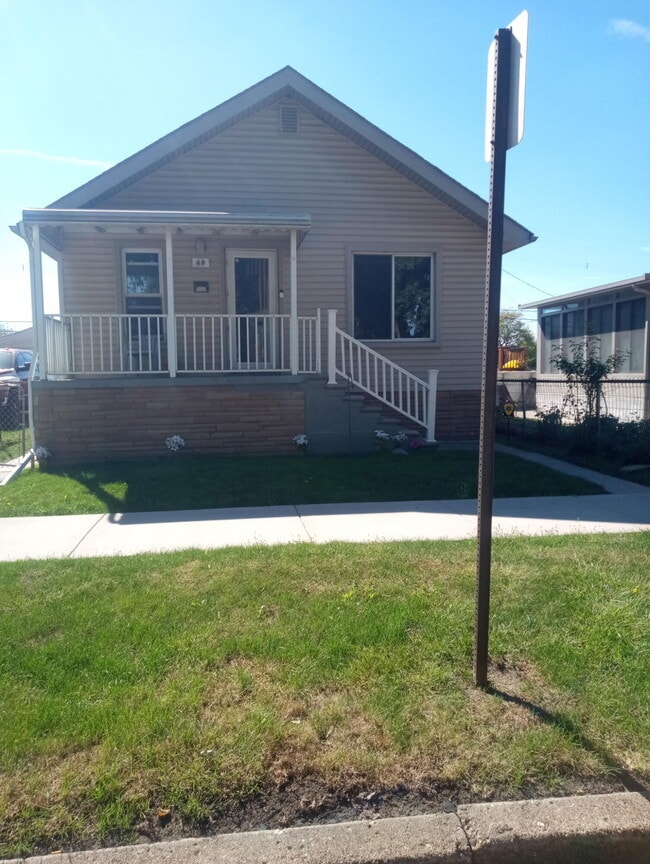 Building Photo - 40 E Glenwood Ave