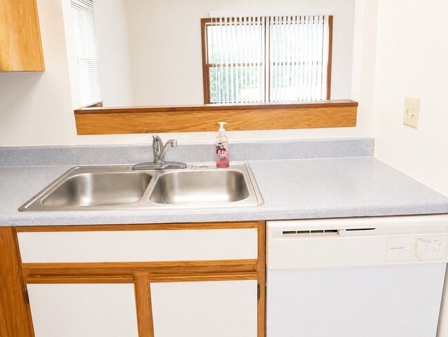 Photo - 3502 - 12 Plum Street Unidad 3512 Plum Street Erie PA 16508