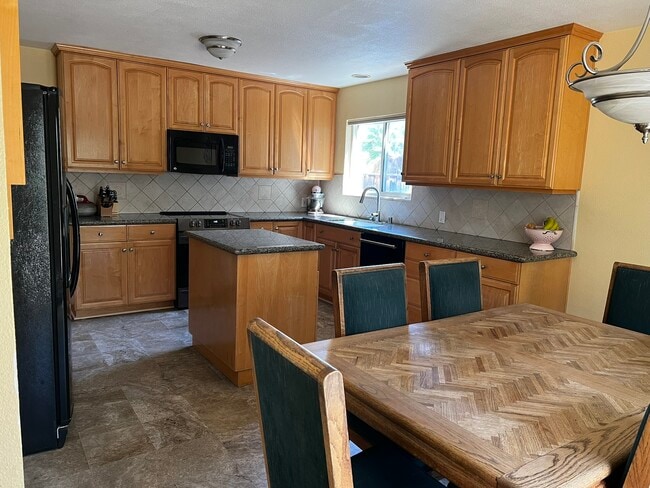 Photo - 1650 Glenroy Dr