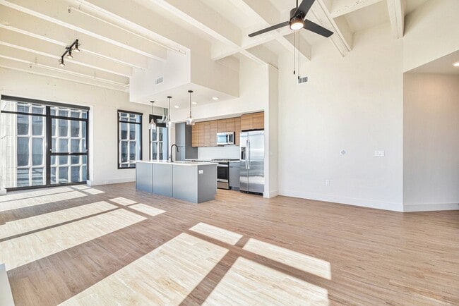 Photo - 1801 Smith St