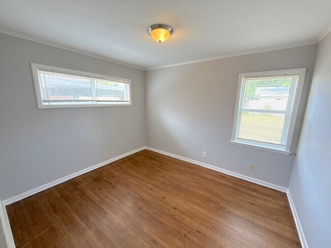 Photo - 1871 Cornelia Ln