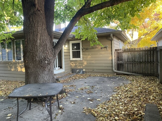 Photo - 1740 Park St