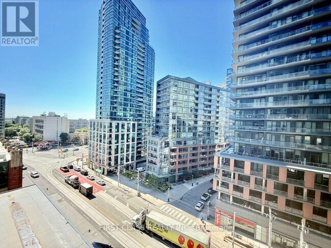 Photo - 19 Bathurst St Unit 902