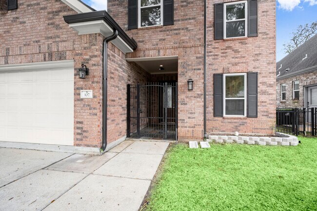 Photo - 107 Island Blvd