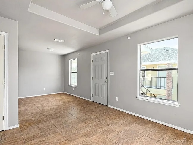 Building Photo - 2416 E Rogers Rd