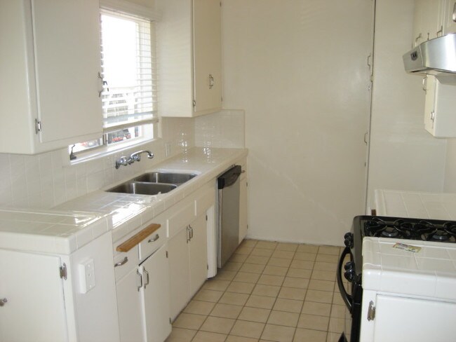 Photo - 402 Montana Ave in Santa Monica - 4 blocks...