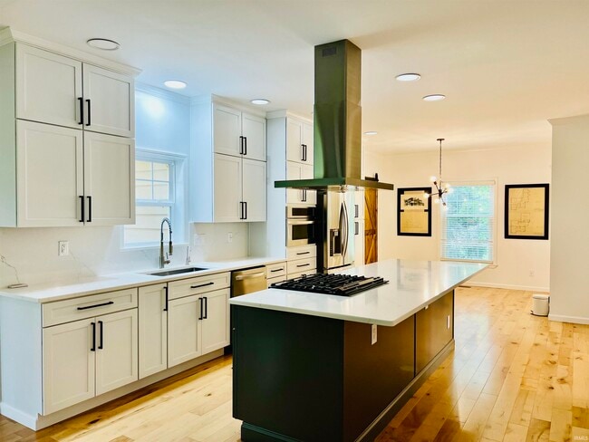 Photo - 200 Hamilton St