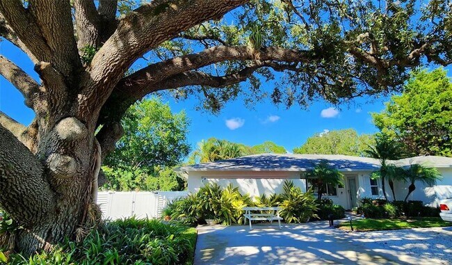 Photo - 329 Bernard Ave