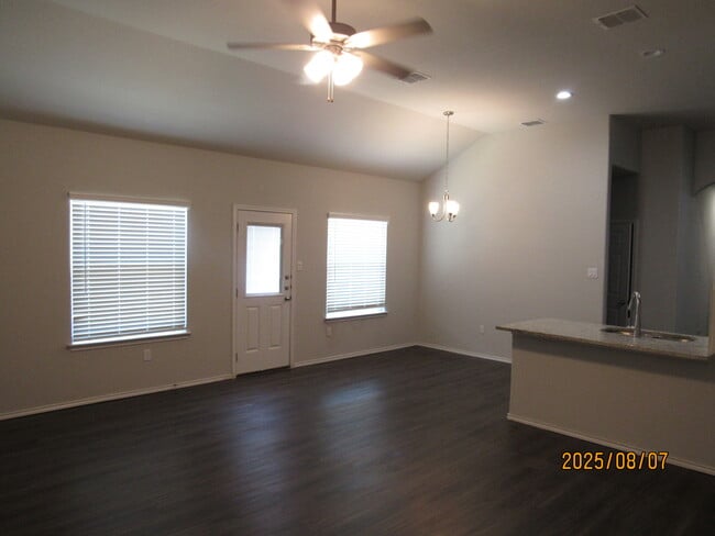 Photo - 619 Heathers Way
