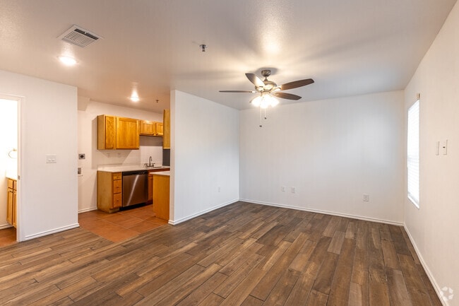3BD, 1.5BA Loft - 1,000SF - Branchwater