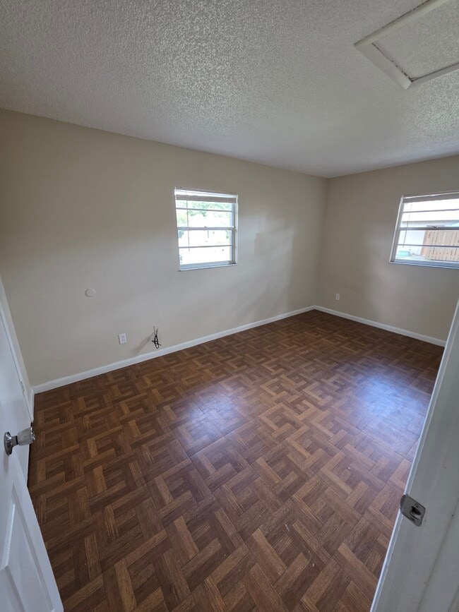 Building Photo - 5130 SE 29th St