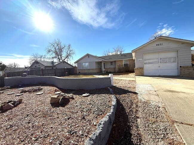 Building Photo - Adorable 3 bed/1.5 bath house with yard