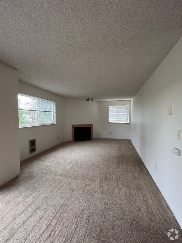 Building Photo - 10522 Lake City Way NE Rental