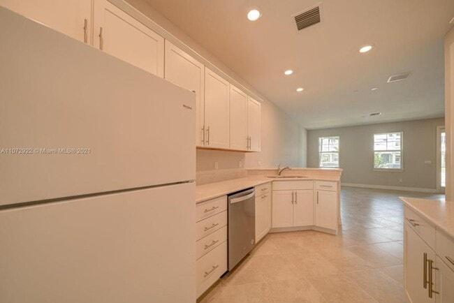 Building Photo - 3 bedroom in Hollywood FL 33020 Rental