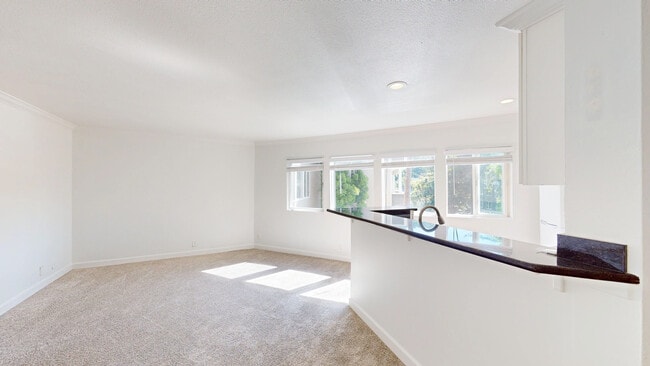 Building Photo - 1821 Lincoln Ave Unit 213 Rental