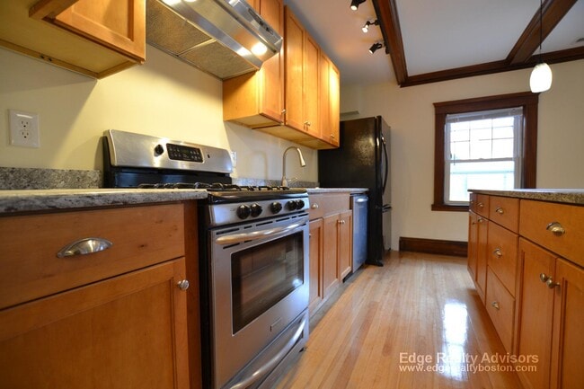 Building Photo - 34 Bentley St Unit 1