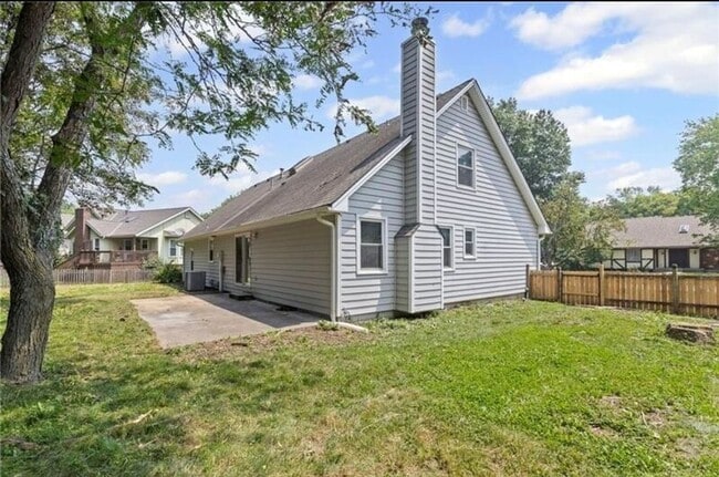 Photo - 602 SE Brentwood Dr