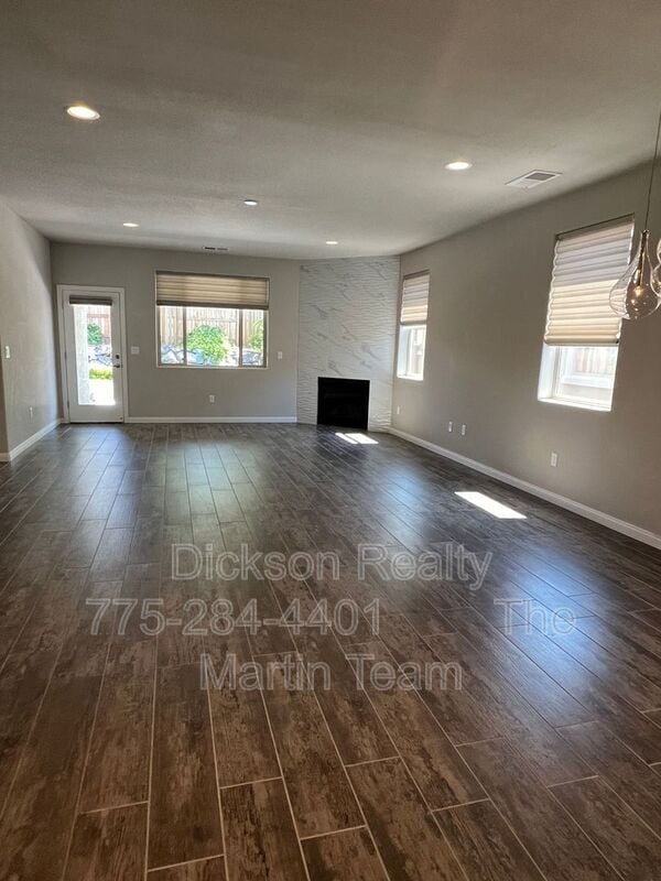 Photo - 774 Sweet Briar Ln