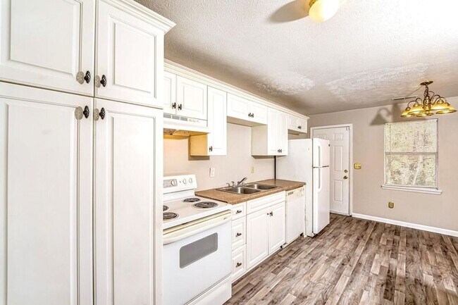 Photo - 248 Foxglen Rd Unidad A