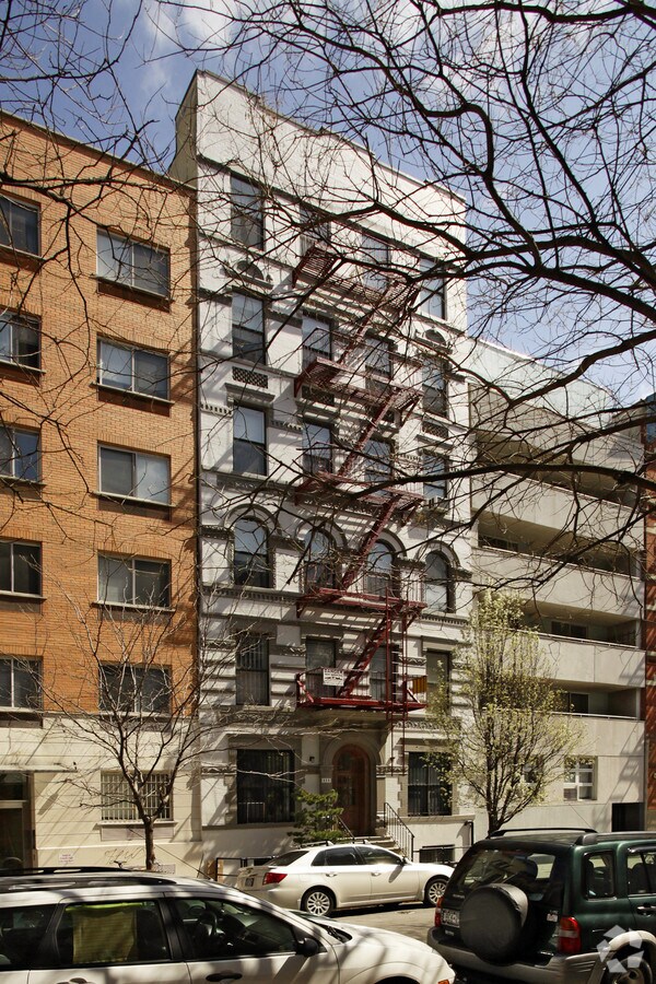 323 E Eighth St - 323 E Eighth St